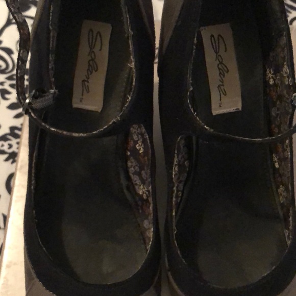 Heels - Picture 3 of 3